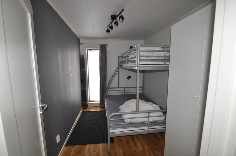 Sovrum 2, våningssäng med en bredare undersalf,  i underslafen  får man sova två för att utnyttja alla bäddar