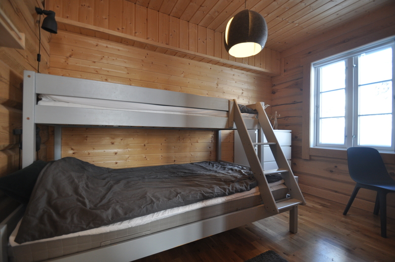 Sovrum 1 med en våningssäng (bredare underslaf)
