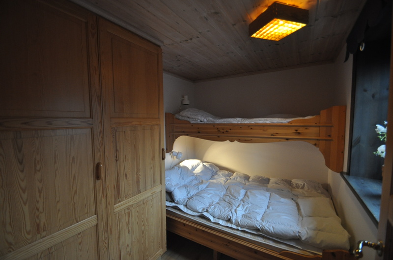 Sovrum 1 med bredare underslaf