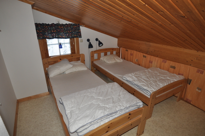 Sovrum 4, på loftet med 2st enkelsängar (här finns ingen dörr!)