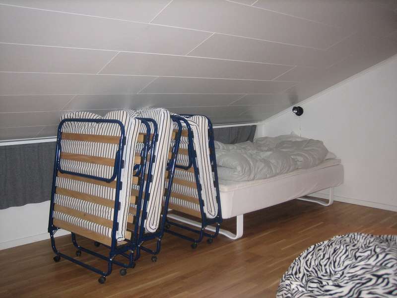 3 sängar loft + 3 extra sängar