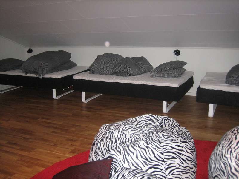 3 bredare sängar loftet