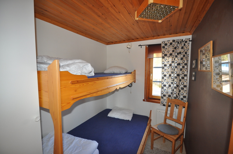 Sovrum 2 med våningssäng med extra bred underslaf