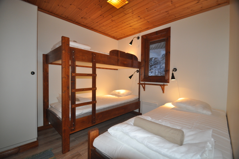 Sovrum 2 med en våningssäng och en enkelsäng