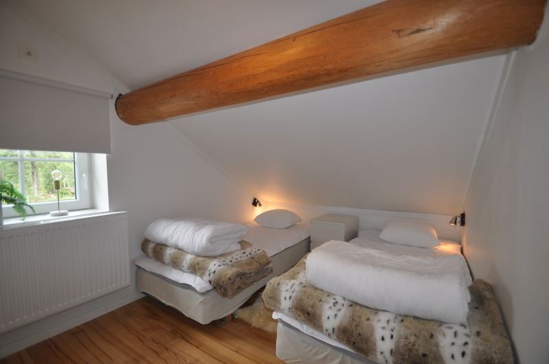 Sovrum 5 med 2 enkelsängar på loftet