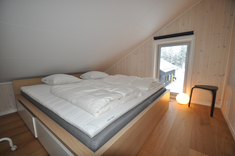 Sovrum 4 på loft med en dubbelsäng