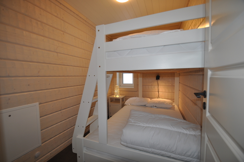 Sovrum 1 med 1 st våningssäng. underslaf 120 cm