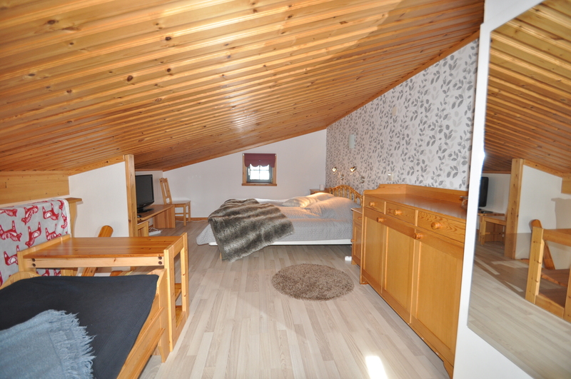 Loft med en dubbelsäng