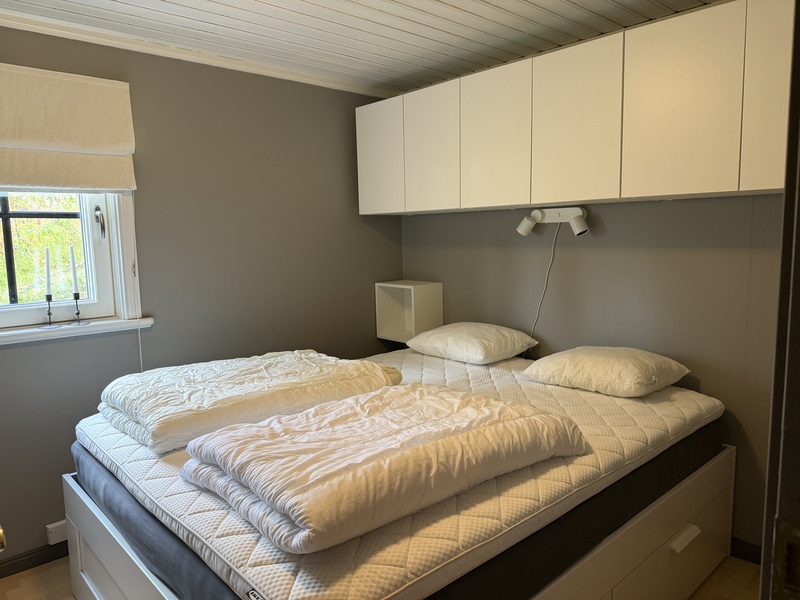 Sovrum 2 med en dubbelsäng